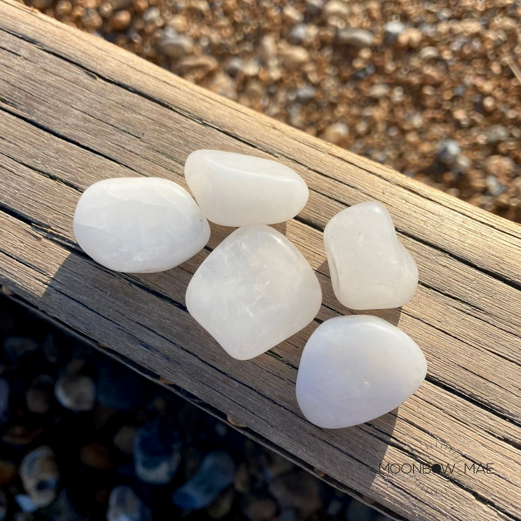 SNOW QUARTZ TUMBLED STONE